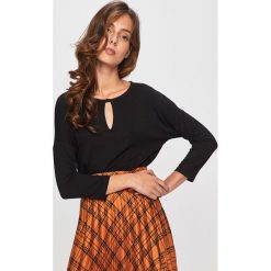 Answear - Bluzka. Czarne bluzki damskie ANSWEAR, na co dzień, s, bez wzorów, z wiskozy, z okrągłym kołnierzem, bez rękawów. Za 49,90 zł.