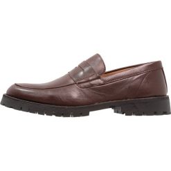 Selected Homme SLHRICK LOAFER Półbuty wsuwane bitter chocolate. Pomarańczowe półbuty męskie marki Selected Homme, ze skóry. Za 379,00 zł.