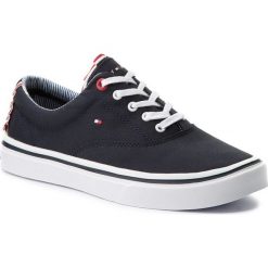 Tenisówki TOMMY HILFIGER Textile Light Weight Sneaker FW0FW02809. Niebieskie półbuty damskie TOMMY HILFIGER, bez wzorów, bez zapięcia. W wyprzedaży za 199,00 zł.