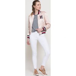 Only - Jeansy. Białe jeansy damskie rurki marki ONLY, z bawełny. W wyprzedaży za 34,90 zł.