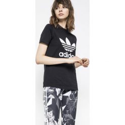 Adidas Originals - Top. Czarne topy damskie marki adidas Originals, z nadrukiem, z elastanu, z okrągłym kołnierzem. Za 129,90 zł.