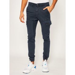 Spodnie materiałowe Guess New Kombat M02B17 WCNZ2. Zielone jeansy męskie Guess, m, z aplikacjami, z elastanu. W wyprzedaży za 379,00 zł.