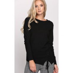 Czarny Sweter Lifetime. Czarne swetry klasyczne damskie Born2be, l, z okrągłym kołnierzem. Za 59,99 zł.