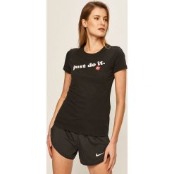 Nike Sportswear - T-shirt. Czarne topy damskie Nike Sportswear, s, z nadrukiem, z bawełny, z okrągłym kołnierzem. Za 99,90 zł.