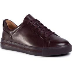 Sneakersy CLARKS - Un Maui Lace 261443444 Aubergine Leather. Czerwone półbuty damskie Clarks, na co dzień, bez wzorów, ze skóry, bez obcasa, bez zapięcia. W wyprzedaży za 259,00 zł.