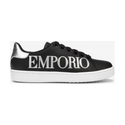 Emporio Armani Tenisówki Czarny. Czarne trampki i tenisówki damskie Emporio Armani, bez wzorów, ze skóry, bez zapięcia. Za 1021,95 zł.