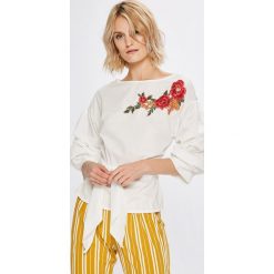 Haily's - Bluzka Viola. Białe bluzki damskie marki Haily's, s, z bawełny, casualowe, z dekoltem w łódkę. W wyprzedaży za 59,90 zł.