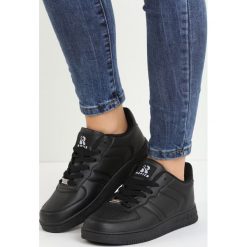 Czarne Buty Sportowe Trini. Czarne buty sportowe damskie Born2be, bez wzorów, sportowe. Za 79,99 zł.