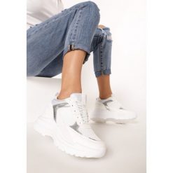 Białe Sneakersy Bretiax. Białe koturny damskie Born2be, z okrągłym noskiem, bez obcasa, na koturnie, na sznurówki. Za 119,99 zł.