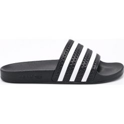 Adidas Originals - Klapki. Czarne kapcie męskie adidas Originals, z materiału, bez zapięcia. Za 149,90 zł.