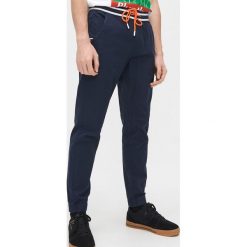 Joggery basic slim fit - Granatowy. Niebieskie spodnie męskie Cropp, m, bez wzorów. Za 119,99 zł.