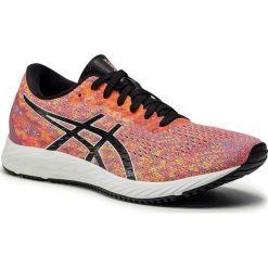 Buty ASICS - Gel-Ds Trainer 25 1012A579 Sunrise Red/Black 700. Czerwone buty sportowe damskie Asics, bez wzorów, z tworzywa sztucznego, sportowe, do biegania. Za 599,00 zł.