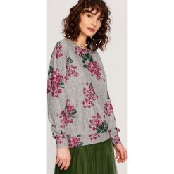 Bluza w kwiaty - Wielobarwn. Szare bluzy damskie Reserved, l, w kwiaty. W wyprzedaży za 49,99 zł.
