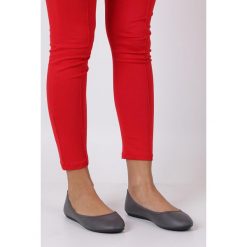 Szare baleriny Casu DA19X9/G. Szare baleriny damskie Casu, bez wzorów, bez obcasa. Za 39,99 zł.