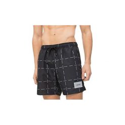 Calvin Klein Męskie szorty Medium Drawstring KM0KM00306-055 Cube Logo Black (rozmiar L). Czarne kąpielówki męskie Calvin Klein, m, bez wzorów, z materiału. W wyprzedaży za 210,00 zł.