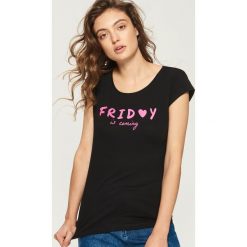 Piątkowy t-shirt - Czarny. Czarne t-shirty damskie Sinsay, s. Za 9,99 zł.