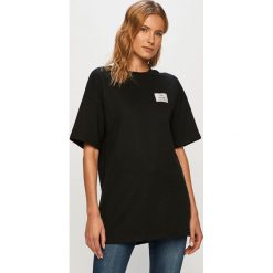Tally Weijl - T-shirt. Białe bluzki damskie TALLY WEIJL, s, z nadrukiem, z bawełny, casualowe, z okrągłym kołnierzem. Za 59,90 zł.