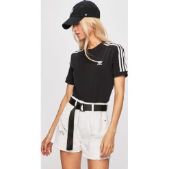 Adidas Originals - T-shirt. Czarne topy damskie adidas Originals, bez wzorów, z elastanu, z okrągłym kołnierzem. Za 169,90 zł.