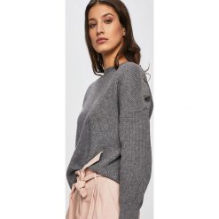 Noisy May - Sweter. Szare swetry damskie Noisy May, s, bez wzorów, z poliesteru, z krótkim rękawem, krótkie, bez kaptura. W wyprzedaży za 99,90 zł.