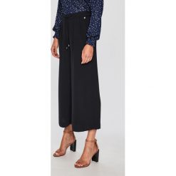 Pepe Jeans - Spodnie Meg. Spodnie damskie Pepe Jeans. W wyprzedaży za 179,90 zł.