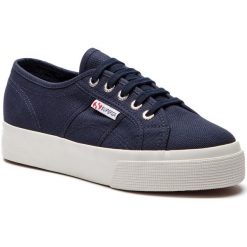 Tenisówki SUPERGA - 2730 Cotu S00C3N0 Navy/Fwhite F43. Niebieskie półbuty damskie Superga, na co dzień, bez wzorów, z gumy, bez obcasa, na płaskiej podeszwie, bez zapięcia. W wyprzedaży za 209,00 zł.