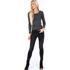 Czarne spodnie jeansowe RR7084. Czarne spodnie damskie Fasardi, s, z jeansu. Za 169,00 zł.