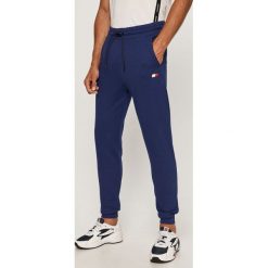 Tommy Sport - Spodnie. Niebieskie spodnie męskie Tommy Sport, s, bez wzorów, z bawełny, sportowe. Za 299,90 zł.