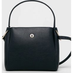 Tommy Hilfiger - Torebka. Czarne torebki klasyczne damskie TOMMY HILFIGER, w paski, ze skóry ekologicznej, casualowe, na ramię, bez dodatków. Za 599,90 zł.