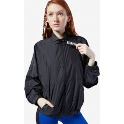 Reebok Meet You There Kurtka Czarny. Czarne płaszcze damskie Reebok, na wiosnę, s, bez wzorów, z poliesteru, sportowe. Za 266,95 zł.