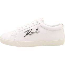 KARL LAGERFELD SKOOL SIGNIA LACE LO Sneakersy niskie white. Białe sneakersy męskie marki KARL LAGERFELD, bez wzorów, ze skóry, bez zapięcia. Za 839,00 zł.