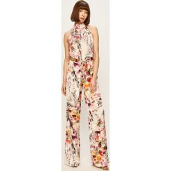 Marciano Guess - Kombinezon. Kombinezony damskie MARCIANO GUESS, na co dzień, z aplikacjami, z poliesteru, casualowe, bez kołnierzyka, z długim rękawem, długie. Za 1079,00 zł.