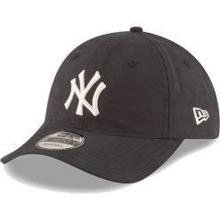 New Era New York Yankees Czapka z daszkiem Czarny. Czarne czapki męskie New Era, bez wzorów, z poliesteru. Za 145,95 zł.