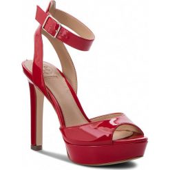 Sandały GUESS - Catory2 FLCT21 PAF03 RED. Czerwone klapki damskie marki Guess, z aplikacjami, ze skóry ekologicznej, bez obcasa, na obcasie. W wyprzedaży za 329,00 zł.
