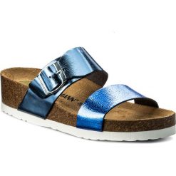 Klapki DR. BRINKMANN - 701144 Blau 5. Niebieskie klapki damskie Dr. Brinkmann, bez wzorów, ze skóry, bez obcasa. W wyprzedaży za 119,00 zł.