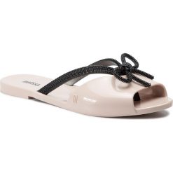 Japonki MELISSA - Ela Chrome Ad 32498 Pink/Black 51647. Różowe klapki damskie Melissa, bez wzorów, z tworzywa sztucznego, bez obcasa, na obcasie. Za 259,00 zł.