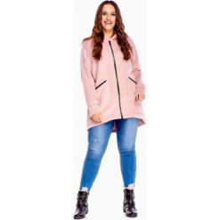 Pluszowa kurtka z kapturem różowy. Różowe kurtki damskie Tagless, plus size, bez wzorów, z elastanu, z kapturem. Za 240,72 zł.