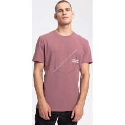 T-shirt męski TSM269 - burgund. Czerwone koszulki męskie marki 4f, m, bez wzorów, bez kołnierzyka. W wyprzedaży za 39,99 zł.