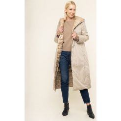 Kurtka puchowa Weekend Max Mara 54960193. Brązowe kurtki damskie Weekend Max Mara, bez wzorów, z poliesteru, bez kaptura. W wyprzedaży za 1119,00 zł.