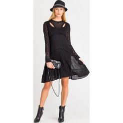 SUKIENKA Twinset. Czarne sukienki damskie Twinset, s, z aplikacjami, z materiału, z okrągłym kołnierzem, proste. Za 564,50 zł.