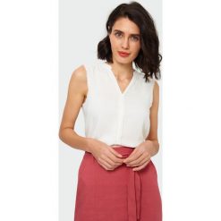 Bluzka z koronką. Bluzki damskie Greenpoint, w koronkowe wzory, z wiskozy, bez kołnierzyka, bez rękawów. Za 79,99 zł.