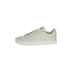 Buty adidas DAILY 2.0. Brązowe trampki męskie Adidas, bez wzorów, bez zapięcia. Za 272,33 zł.