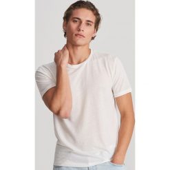 T-shirt z melanżowej dzianiny - Kremowy. Białe t-shirty męskie Reserved, s, bez wzorów, z dzianiny, bez kołnierzyka. W wyprzedaży za 34,99 zł.