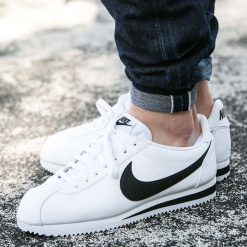 Nike Classic Cortez Leather "White" (749571-100). Białe buty sportowe męskie Nike, ze skóry, bez zapięcia. Za 319,99 zł.