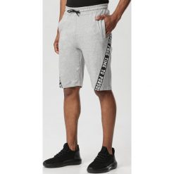 Szare Szorty Neririth. Szare spodenki i szorty męskie Born2be, xl, bez wzorów. W wyprzedaży za 34,99 zł.