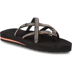 Japonki TEVA - Olowahu 6840 Vida Black. Czarne klapki damskie Teva, bez wzorów, z tworzywa sztucznego, bez obcasa. W wyprzedaży za 79,00 zł.