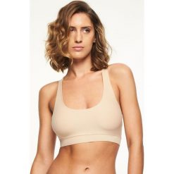 Biustonosz bezfiszbinowy Chantelle SoftStretch C26410. Różowe biustonosze Chantelle, bez wzorów, z elastanu. W wyprzedaży za 129,00 zł.