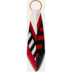Tommy Hilfiger - Chusta. Białe szaliki damskie TOMMY HILFIGER, bez wzorów, z bawełny. W wyprzedaży za 159,90 zł.