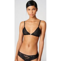 Biustonosze bardotka: NA-KD Lingerie Koronkowy biustonosz z zapinką z przodu – Black