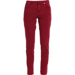 S.Oliver RED LABEL SHAPE Jeansy Slim Fit beaujolais. Czerwone rurki damskie marki s.Oliver RED LABEL. W wyprzedaży za 129,50 zł.