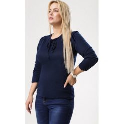 Granatowa Bluzka Just Abo Boss. Szare bluzki damskie marki Born2be, xl, bez wzorów, z dzianiny, z okrągłym kołnierzem, z długim rękawem. Za 39,99 zł.
